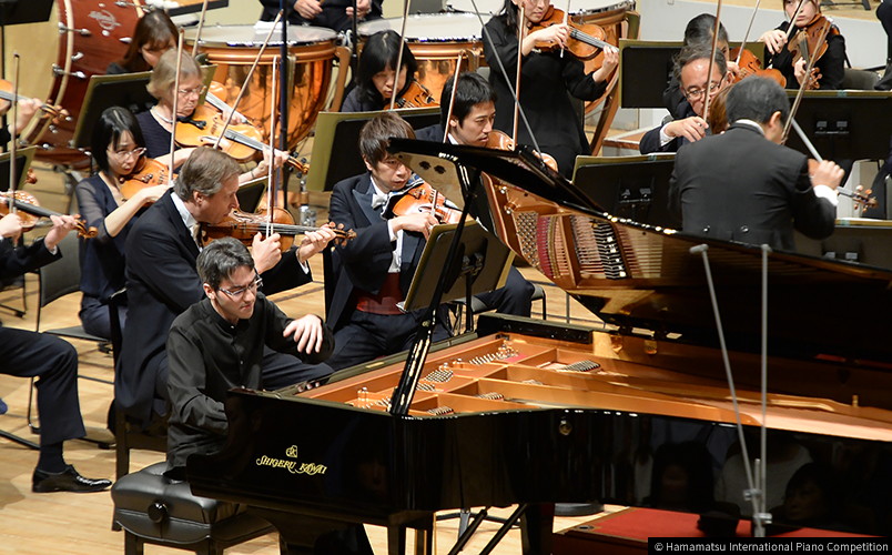 Alexander Gadjiev playing the Shigeru Kawai SK-EX concert grand piano in the final of the competition.