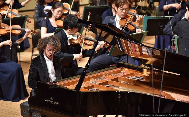 Can Cakmur playing the Shigeru Kawai SK-EX concert grand piano in the final of the 10th Hamamatsu International Piano Competition