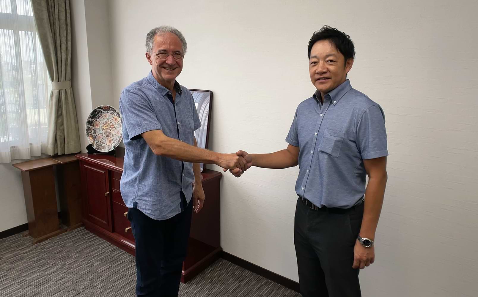 Philippe Guillaume, Modartt S.A.S. founder and CEO greeting Kentaro Kawai, President, Kawai Musical Inst. Mfg. Co., Ltd.